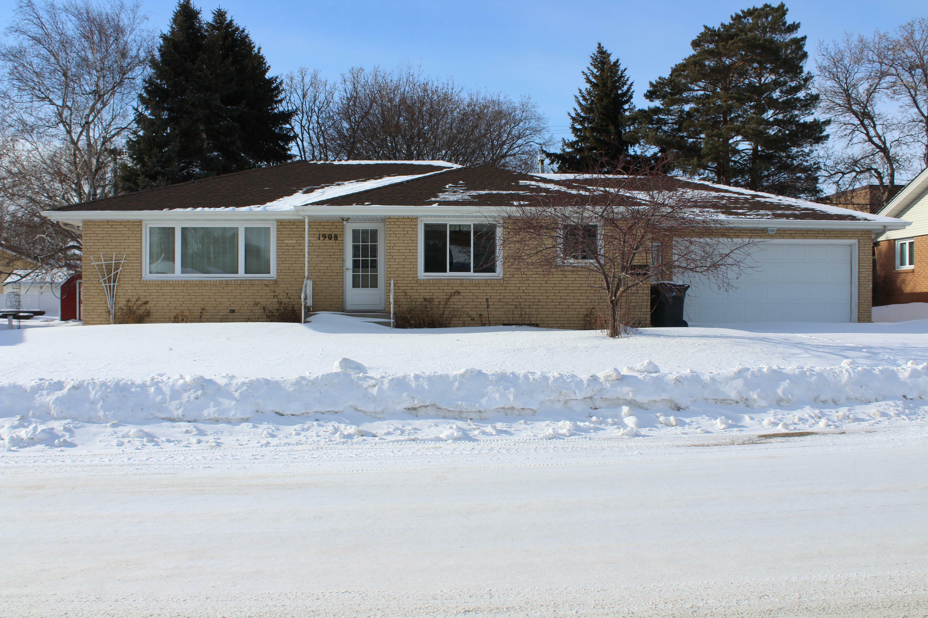 Property Photo:  1908 Catherine Drive  ND 58501 