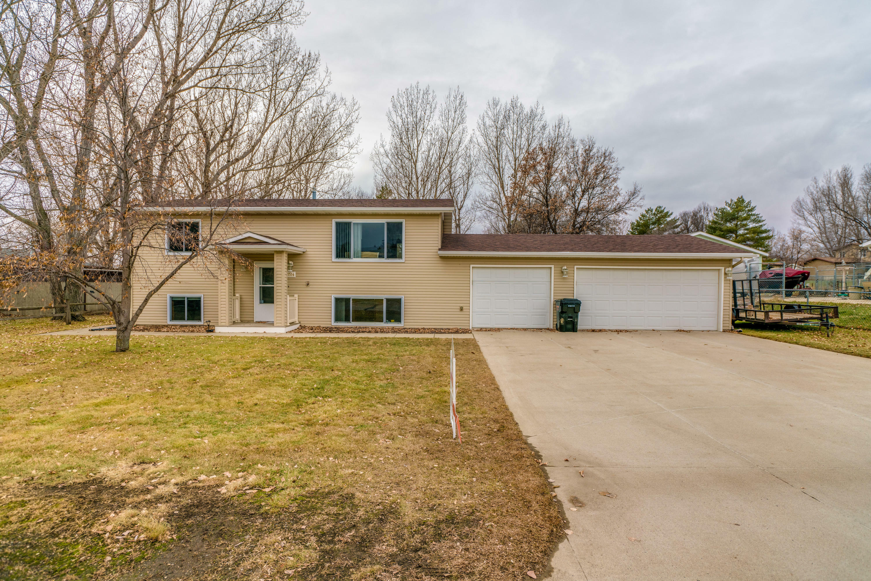 Property Photo:  1514 E Blossom Drive  ND 58558 