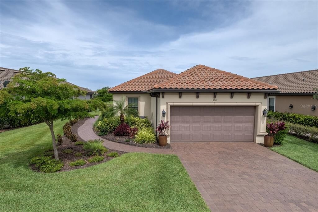 Property Photo: 8717 Bellussi Drive FL 34238