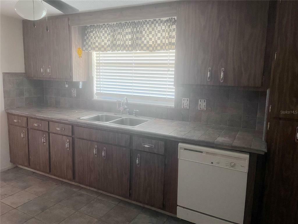 Property Photo: 8012 Mimosa Drive FL 34668