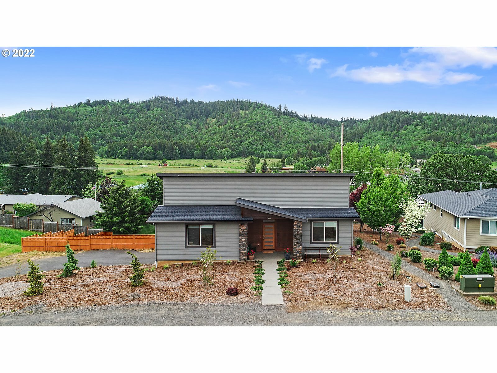 Property Photo:  519 Shambo Dr  WA 98672 