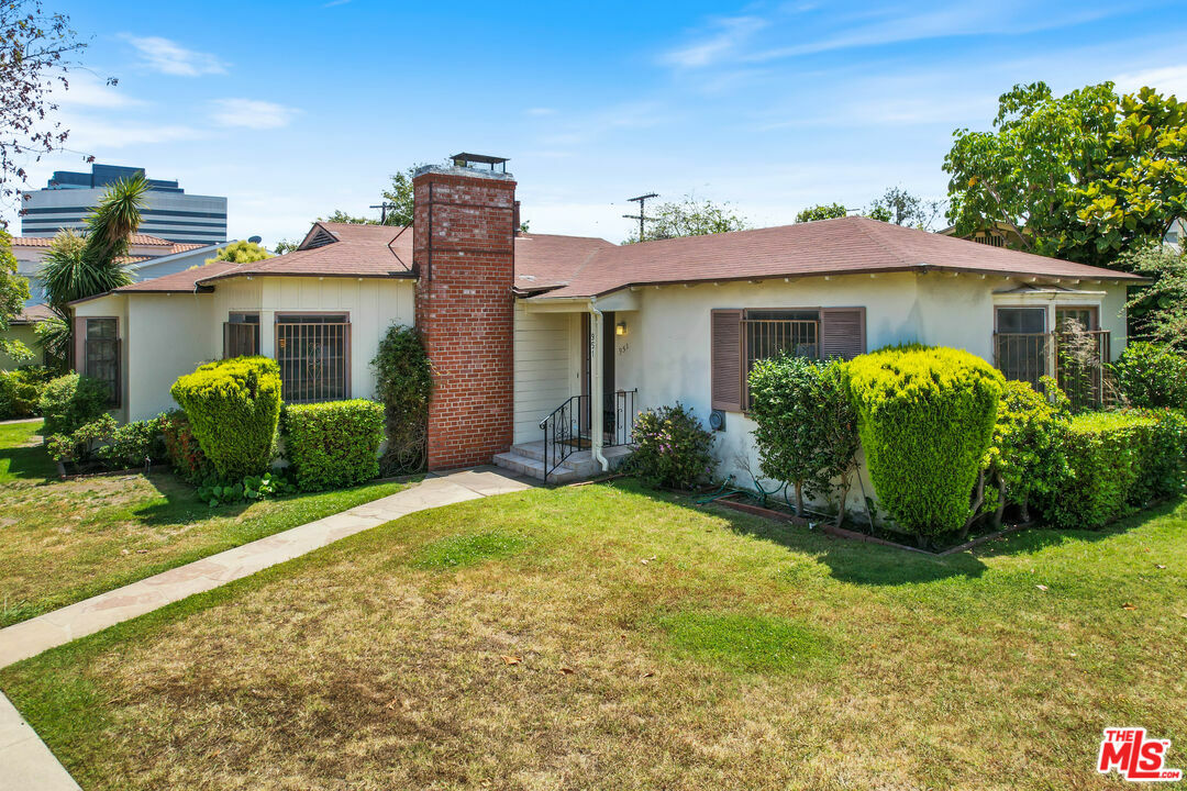 Property Photo:  951  S Gretna Green Way  CA 90049 