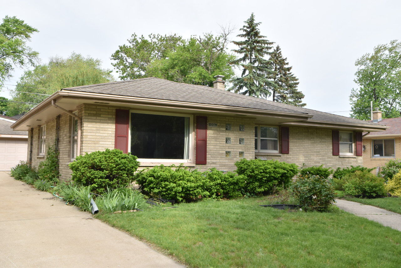 Property Photo: 1006 Echo Ln WI 53406