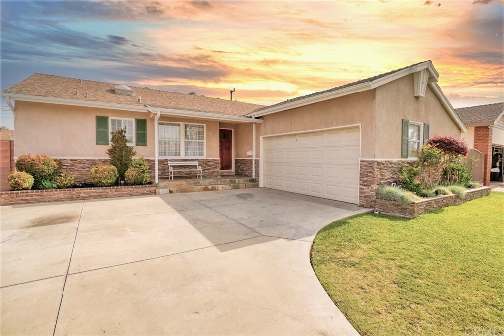 Property Photo: 6015 Charlwood Street CA 90713