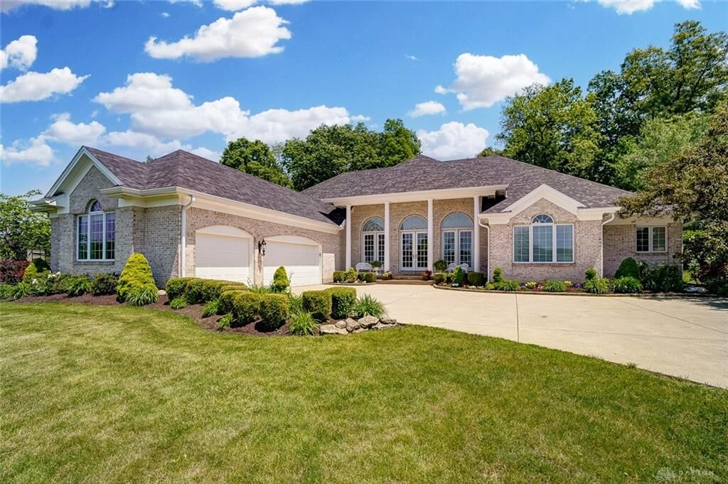 Property Photo: 5550 Tiffany Lane OH 45502