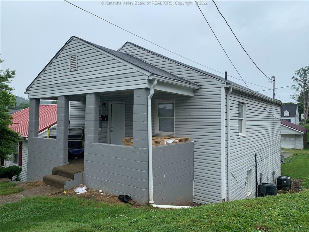 Property Photo: 612 Spring Street WV 25177