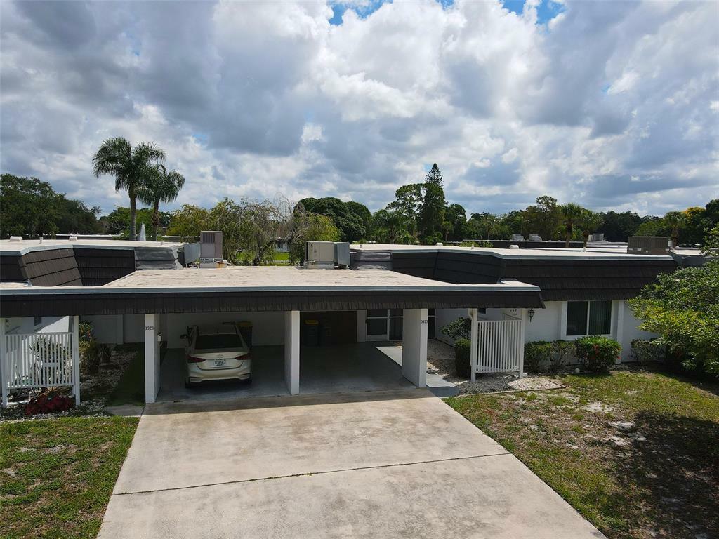 Property Photo:  3933 Glen Oaks Drive E 48  FL 34232 