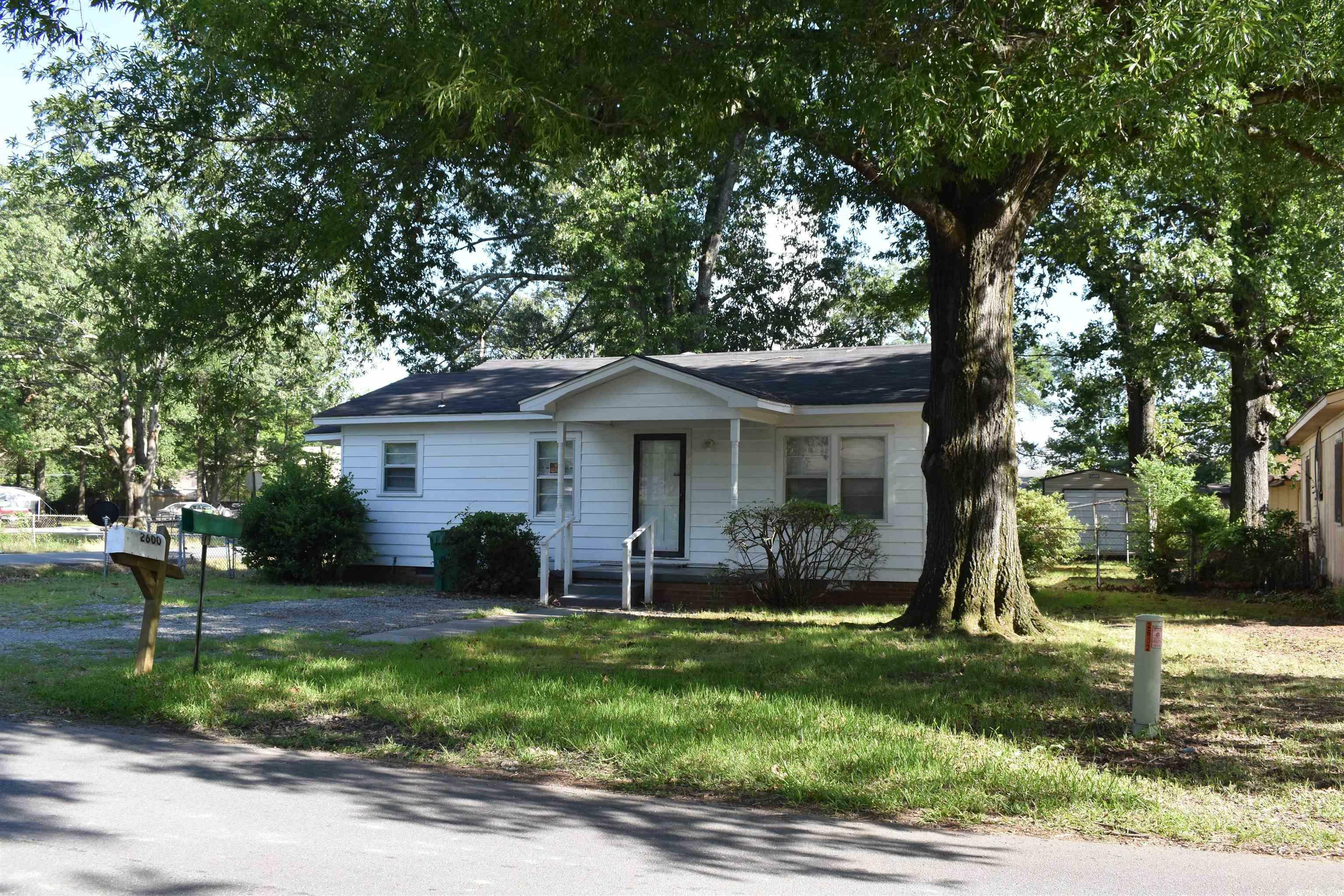 Property Photo:  2600 W 26th Avenue  AR 71603 