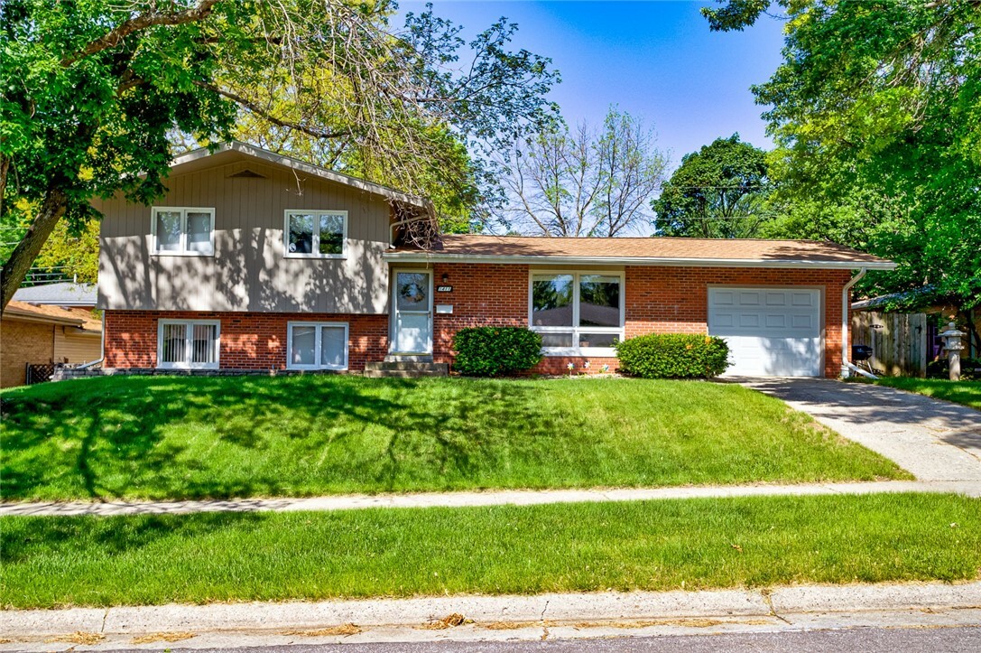 Property Photo:  1411 Glendale Avenue  IA 50010 