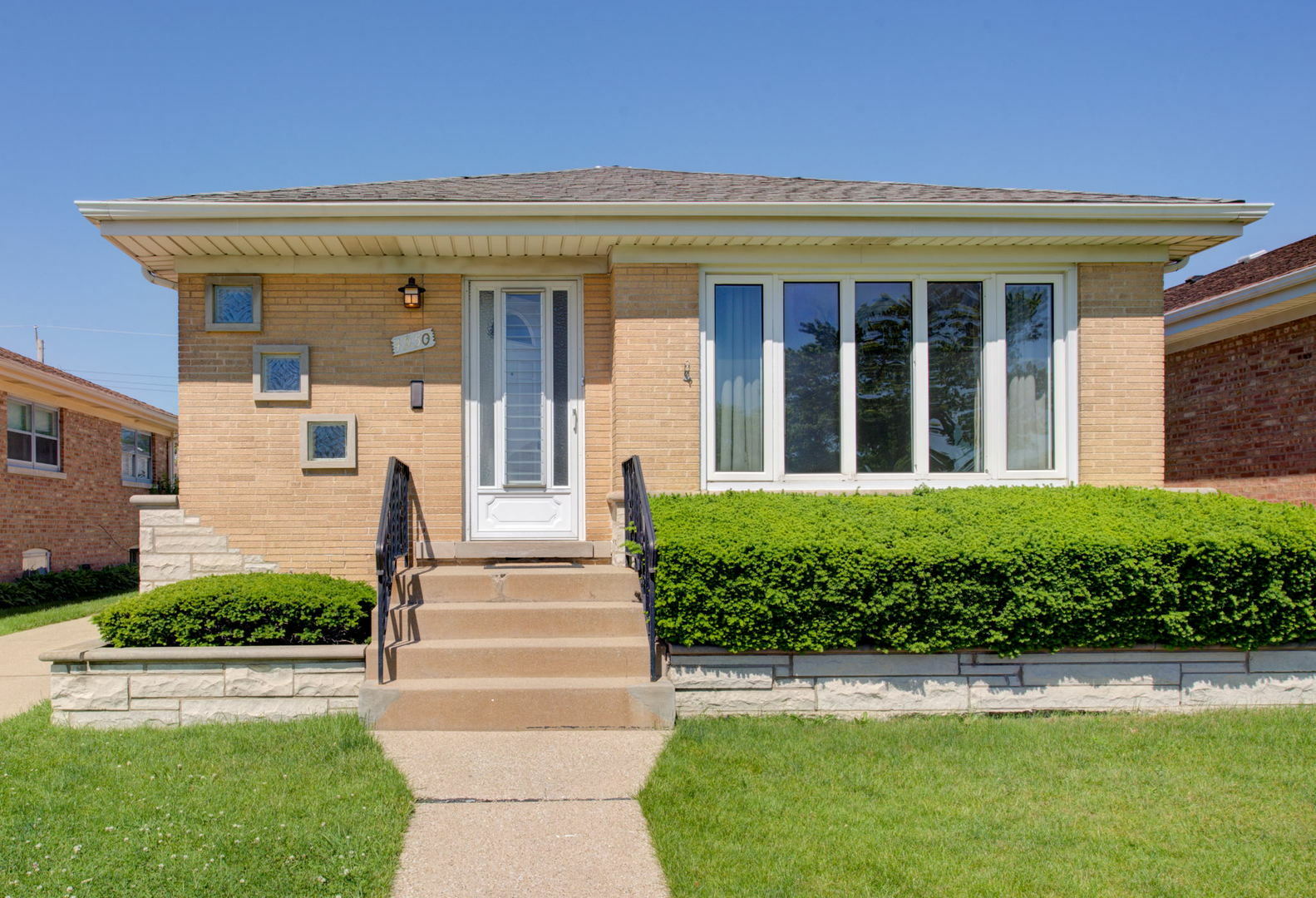 Property Photo:  4950 N Neenah Avenue  IL 60656 