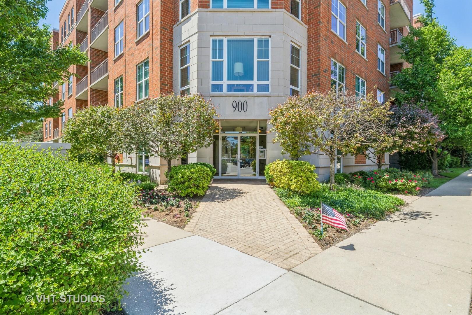 Property Photo:  900 Lee Street 508  IL 60016 