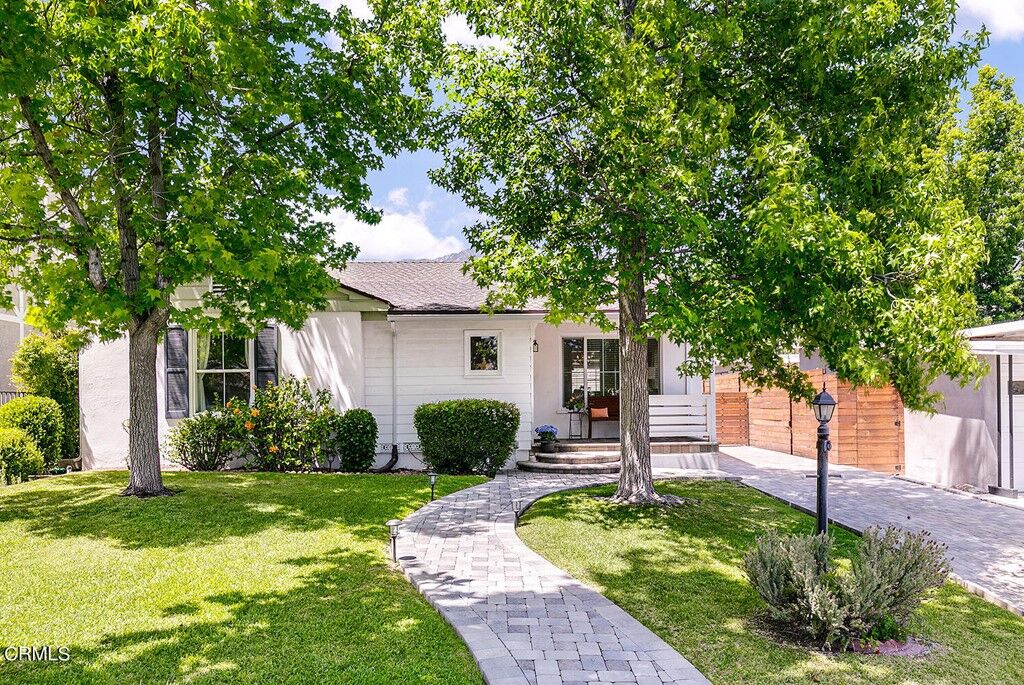 Property Photo:  2375 E Woodlyn Road  CA 91104 