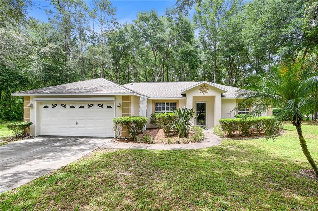 Property Photo: 1615 W Adair Lane FL 34434