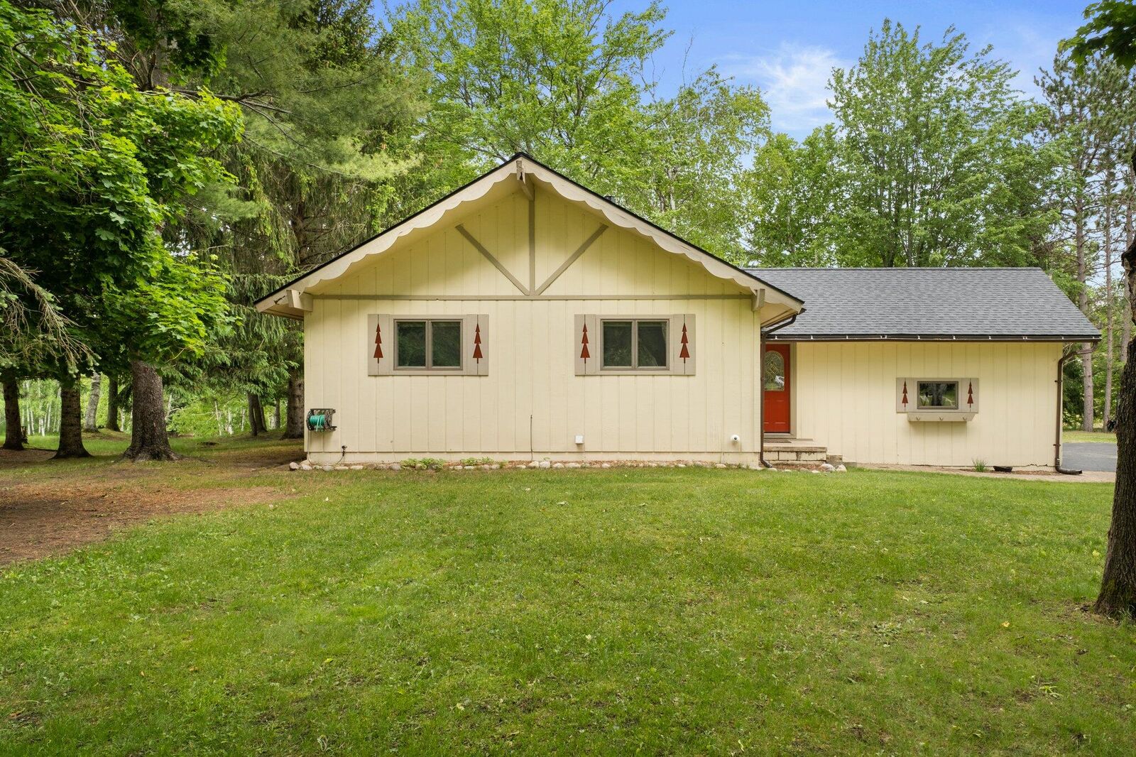 Property Photo: 1664 Lakewood Drive MI 49735