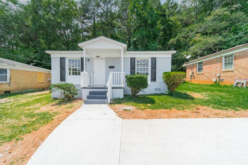 Property Photo:  1713 Maribel Avenue  NC 28216 