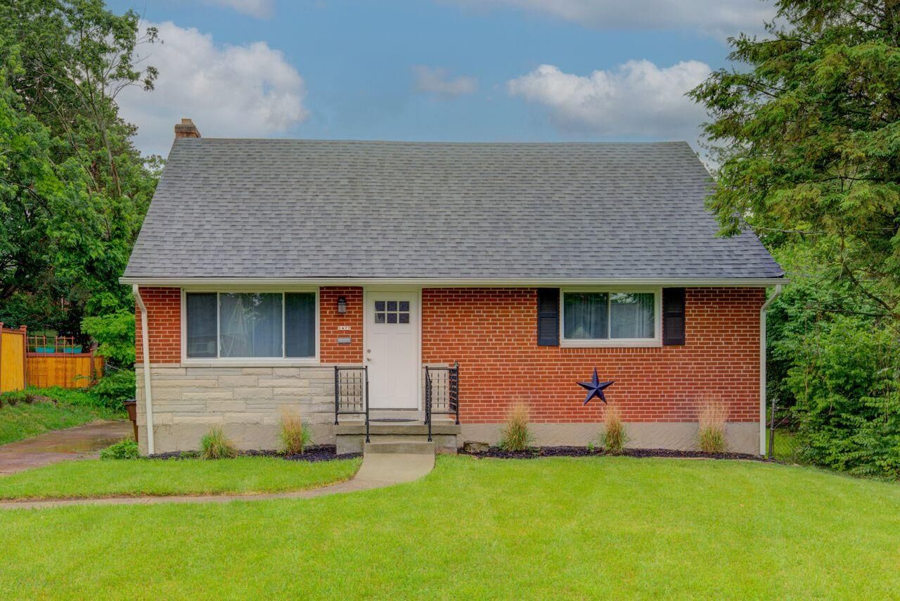 Property Photo:  1477 Dordine Ln  OH 45231 