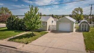 Property Photo:  1202 4th Avenue NW  ND 58554 