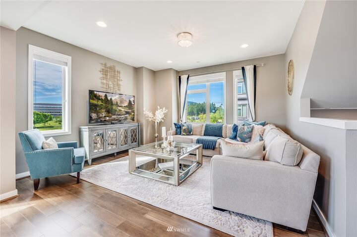 Property Photo: 904 7th Avenue NE WA 98029