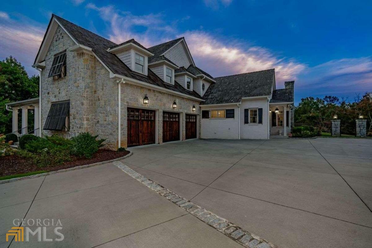 Property Photo: 1020 Mount Vernon Highway GA 30327