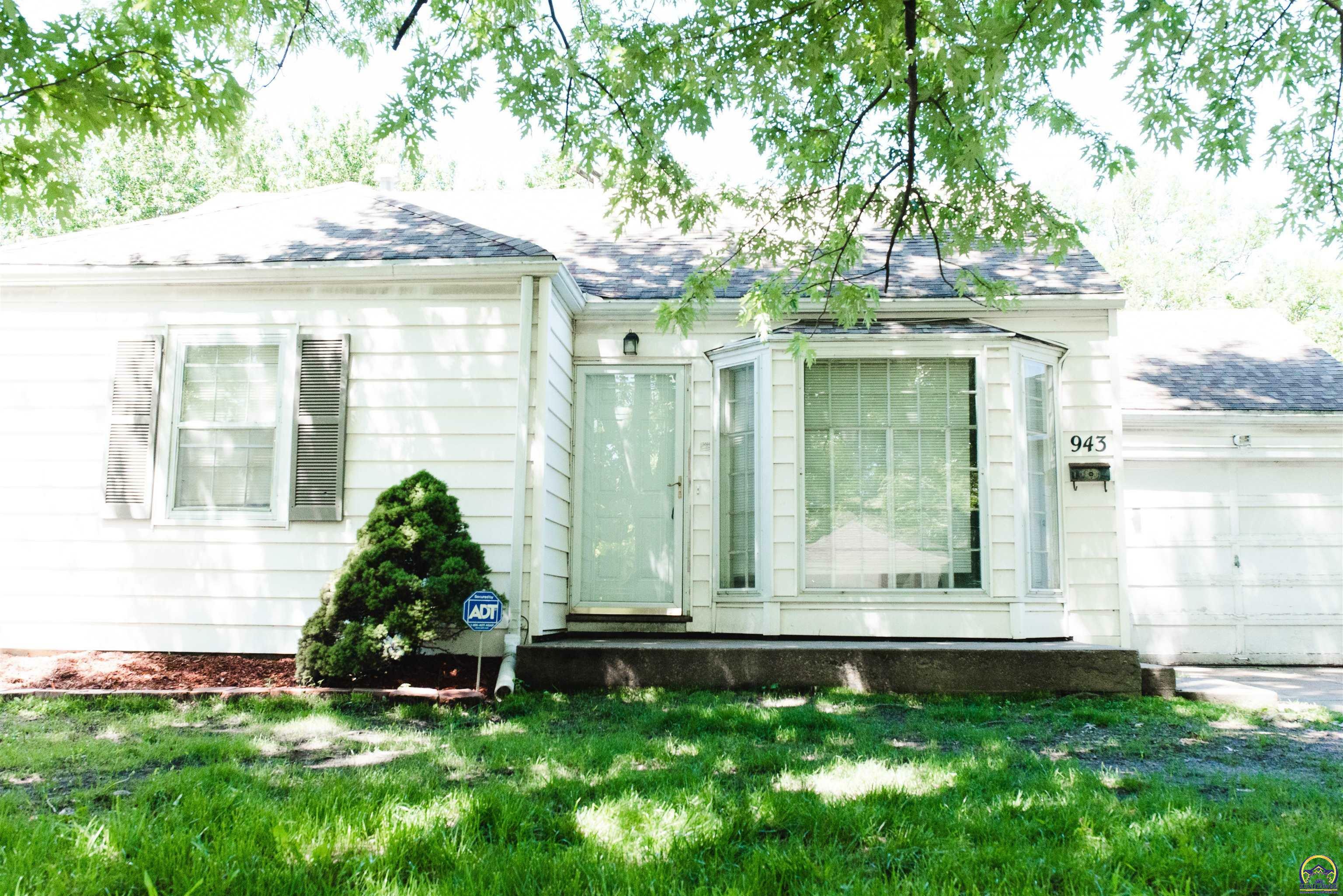 Property Photo:  943 SW Anderson Ter  KS 66606 