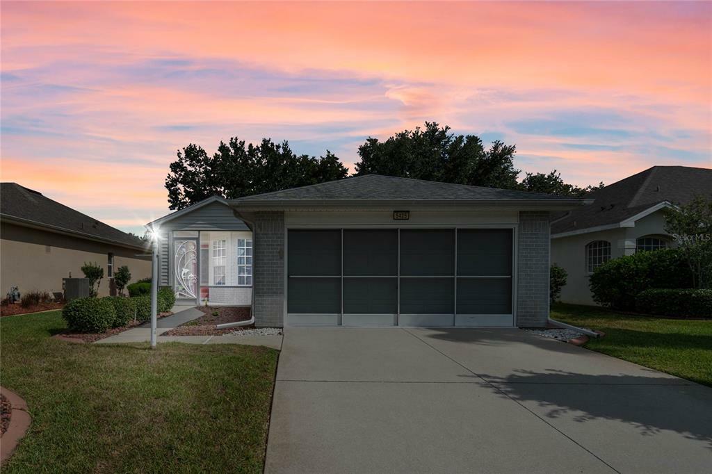 Property Photo:  5425 Sir Churchill Drive  FL 34748 