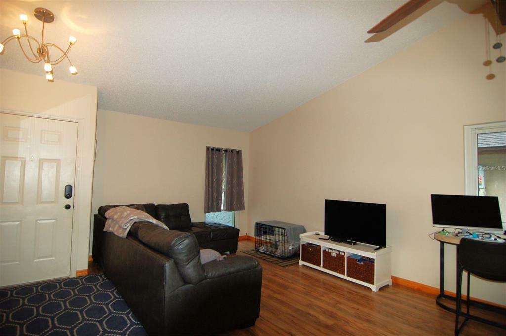 Property Photo: 1189 La Mesa Avenue FL 32708
