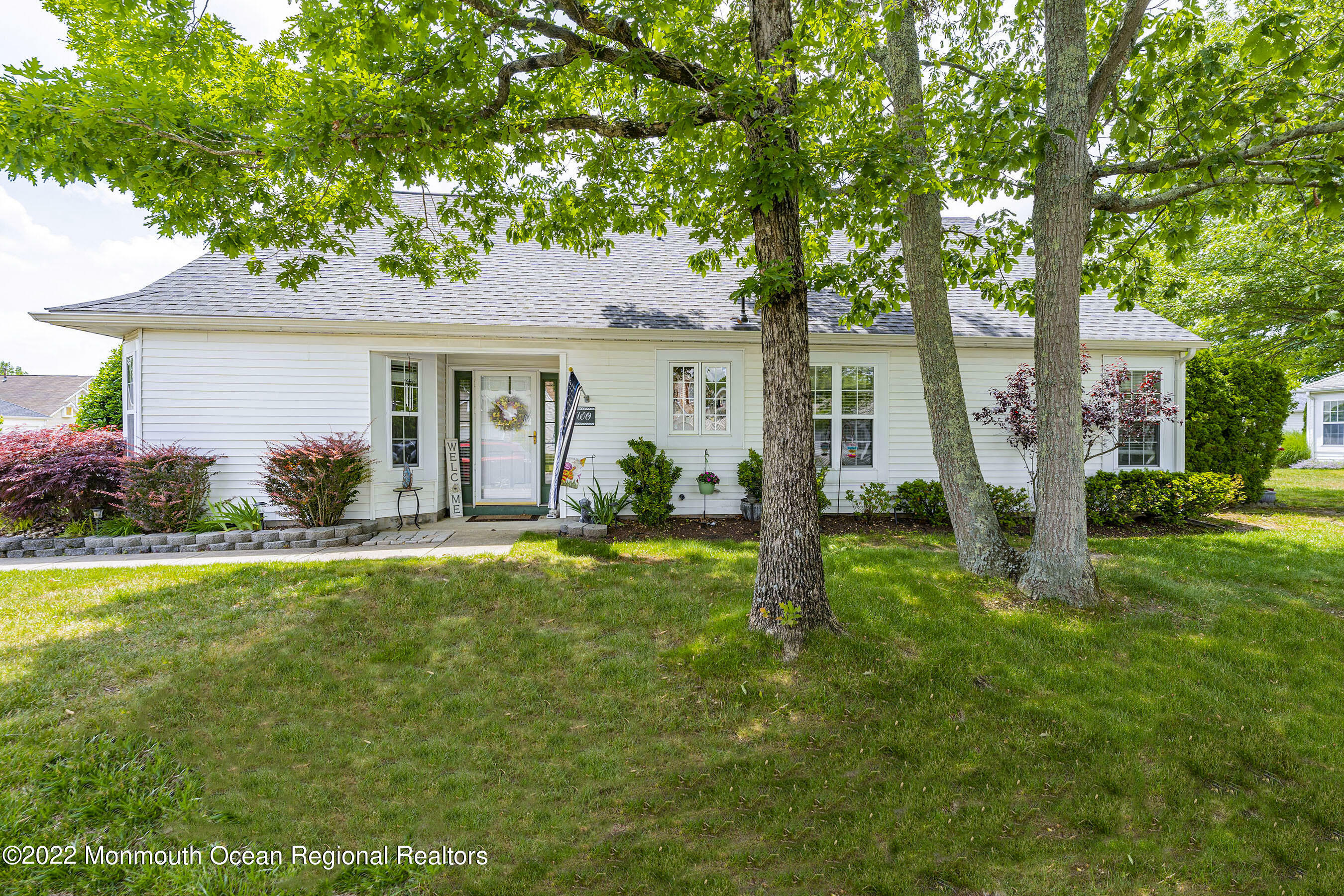 Property Photo:  2 Eaton Court  NJ 08527 