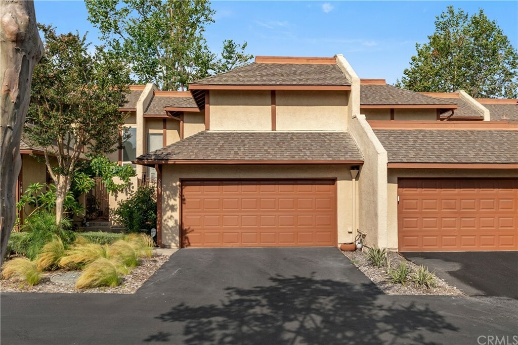 Property Photo: 520 Juniper Way CA 90631