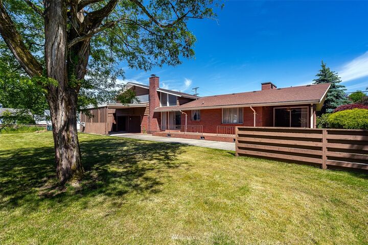 Property Photo: 304 W 1st WA 98531