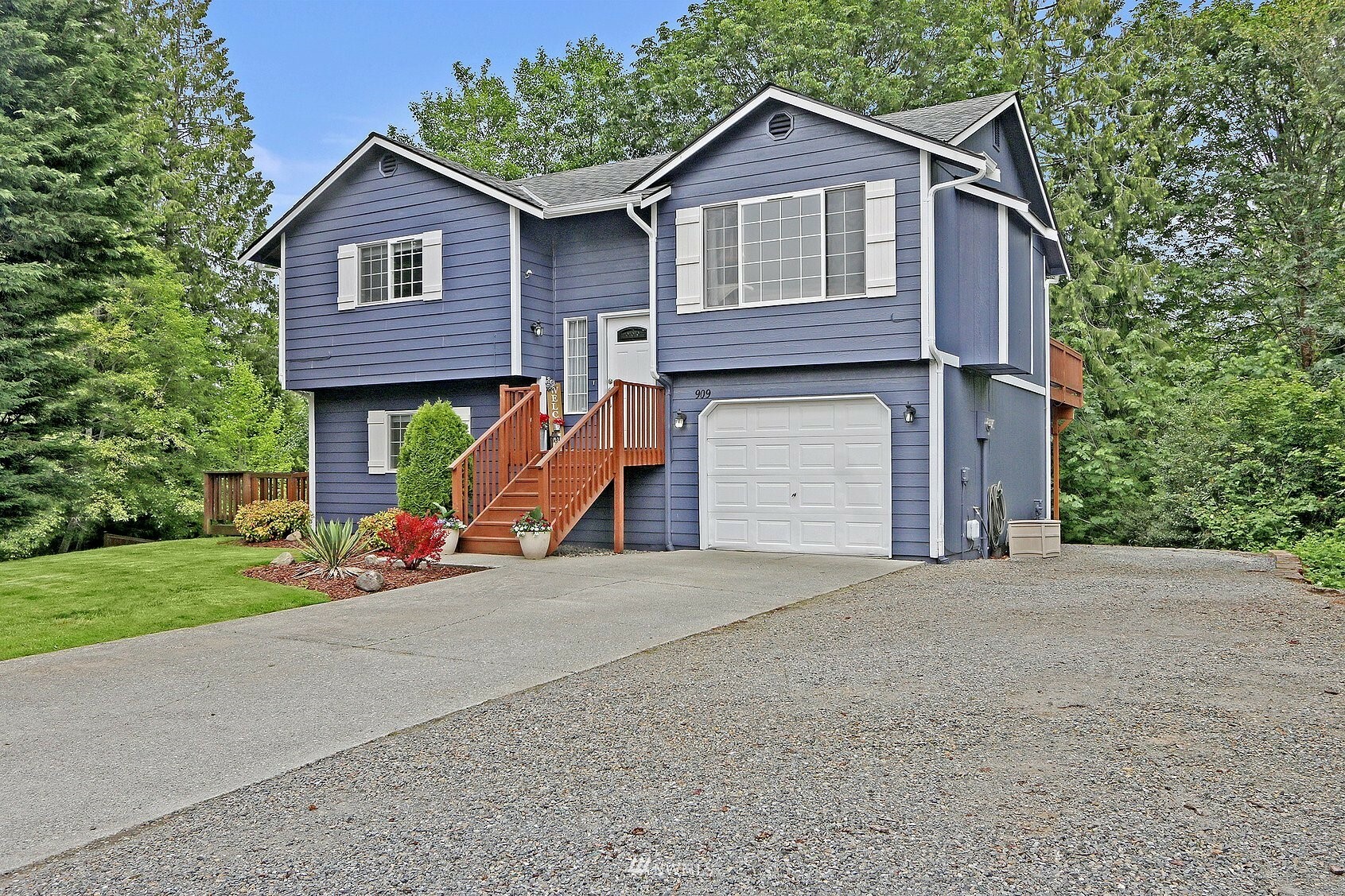 Property Photo:  909 98th Avenue SE  WA 98258 