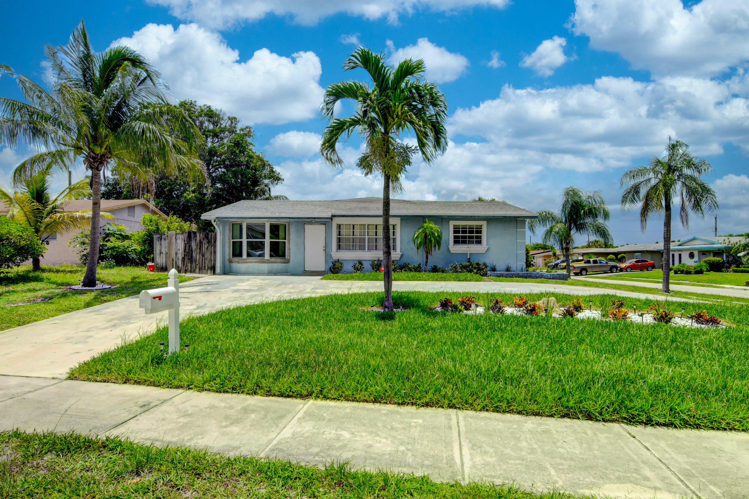 Property Photo: 671 SW 14 Street FL 33441