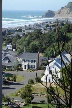 Property Photo:  2024 NE Mulberry Loop  OR 97367 