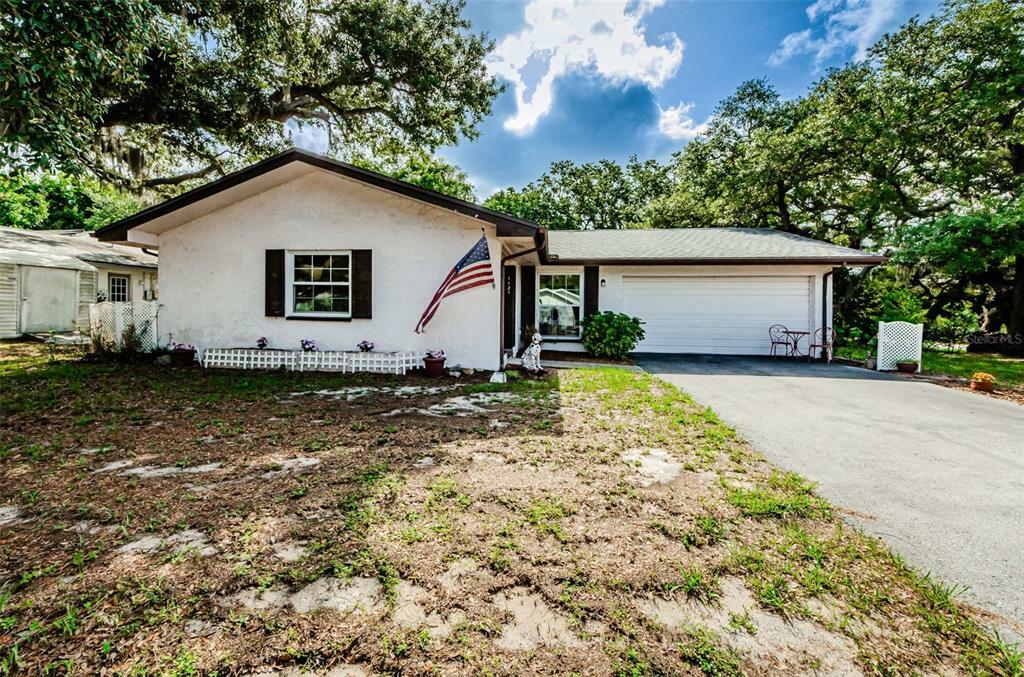 Property Photo:  1121 Gulf Oaks Drive  FL 34689 