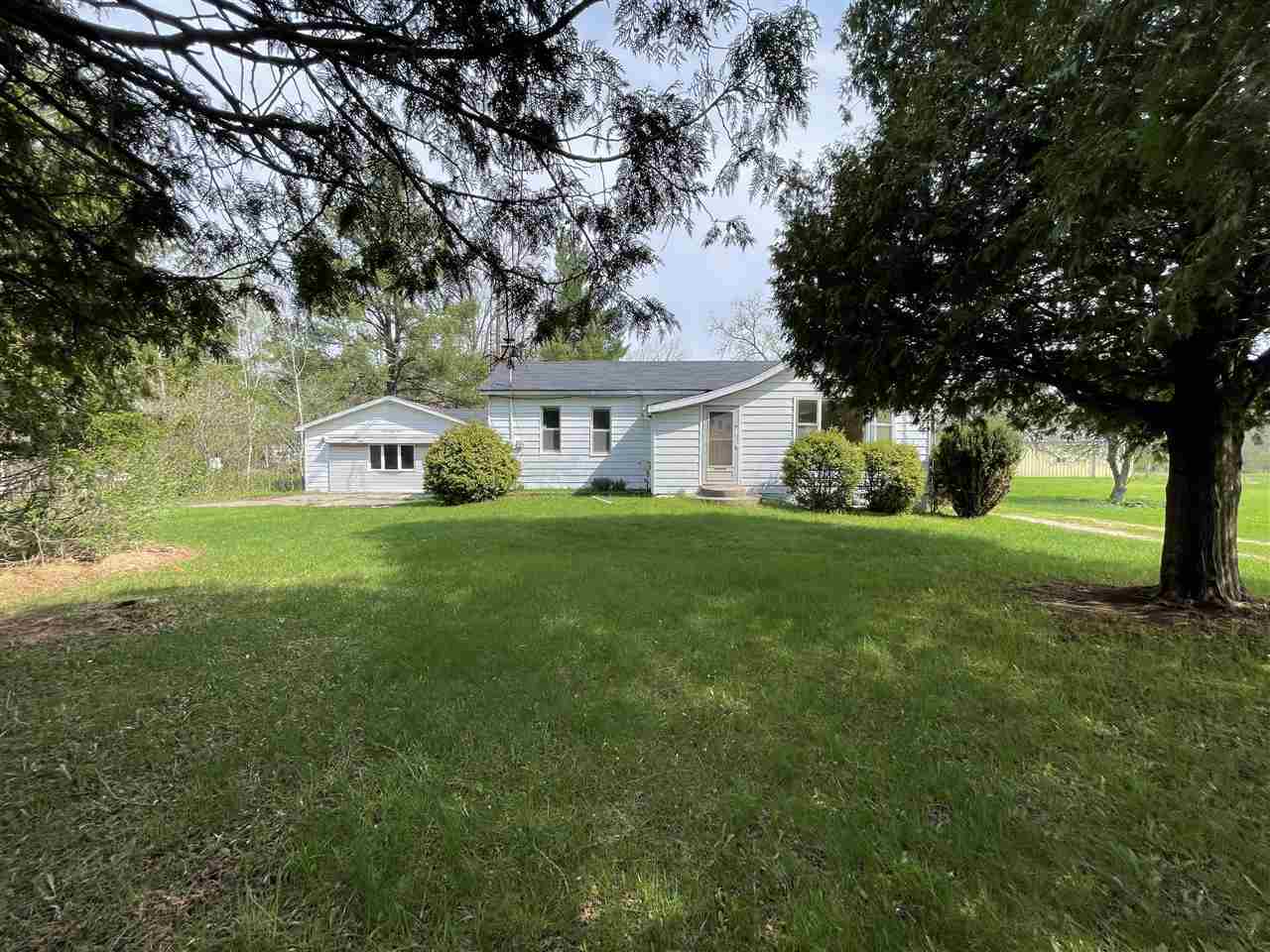 Property Photo:  3840 Pratt Lake Road  MI 48624 