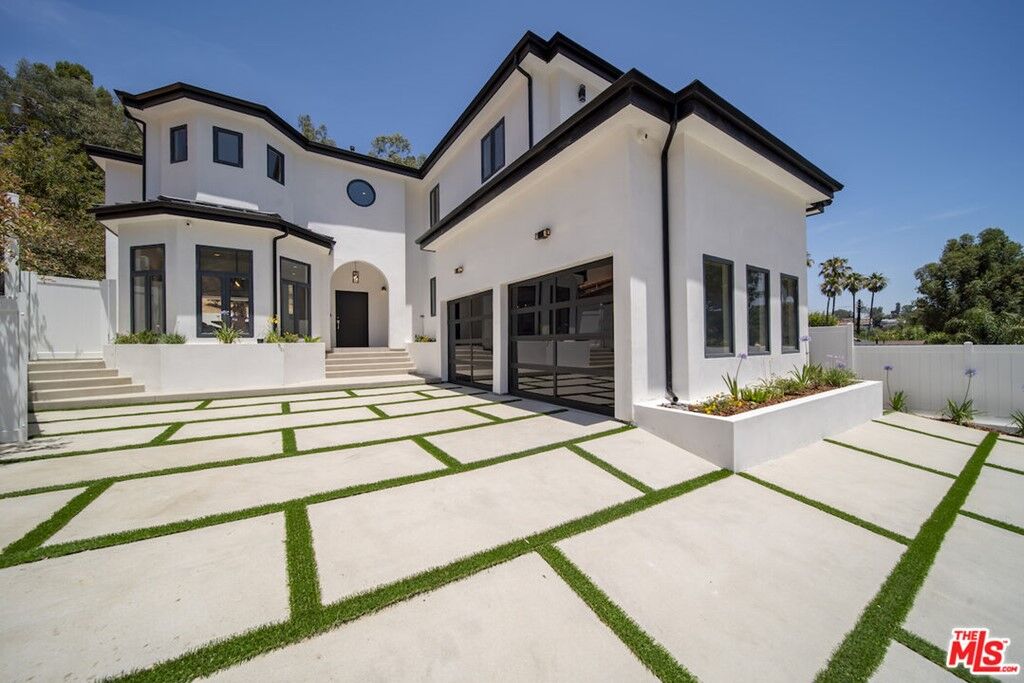 Property Photo:  22119 Martinez Street  CA 91364 