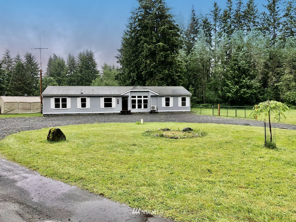 Property Photo:  919 135th Avenue SE  WA 98290 