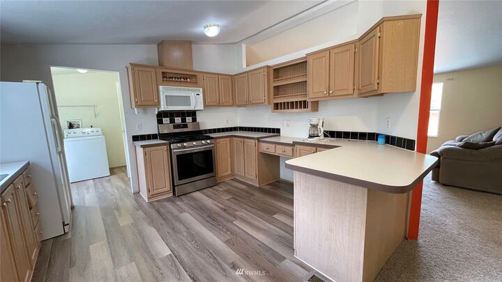 Property Photo: 210 Sequoia Lane WA 98926