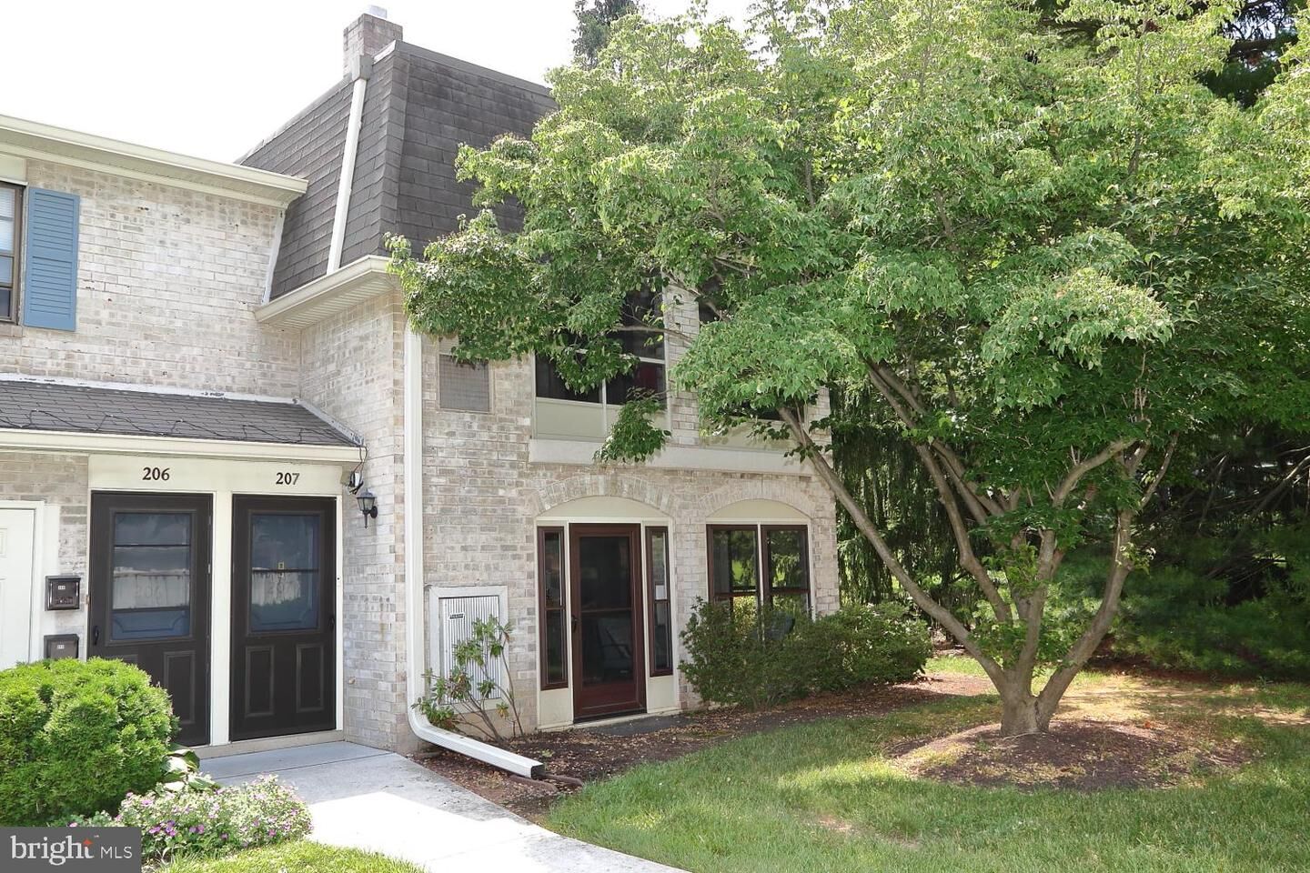 Property Photo:  207 Valleybrook Drive  PA 17601 
