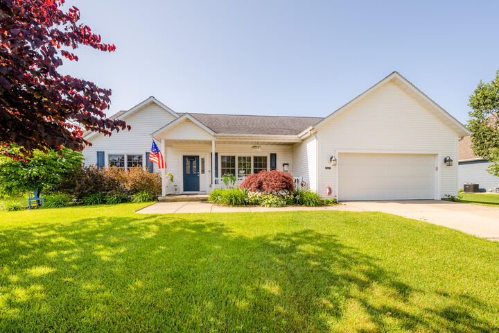 2070 Halsted Drive  Stevensville MI 49127 photo