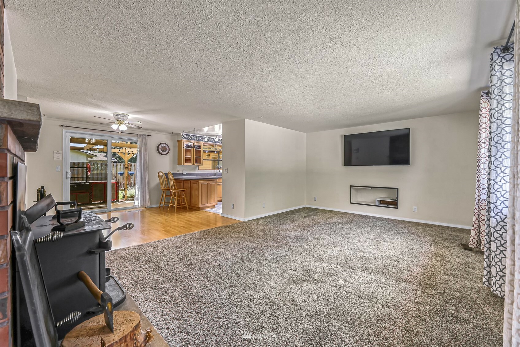 Property Photo: 1916 E Broadway WA 98274