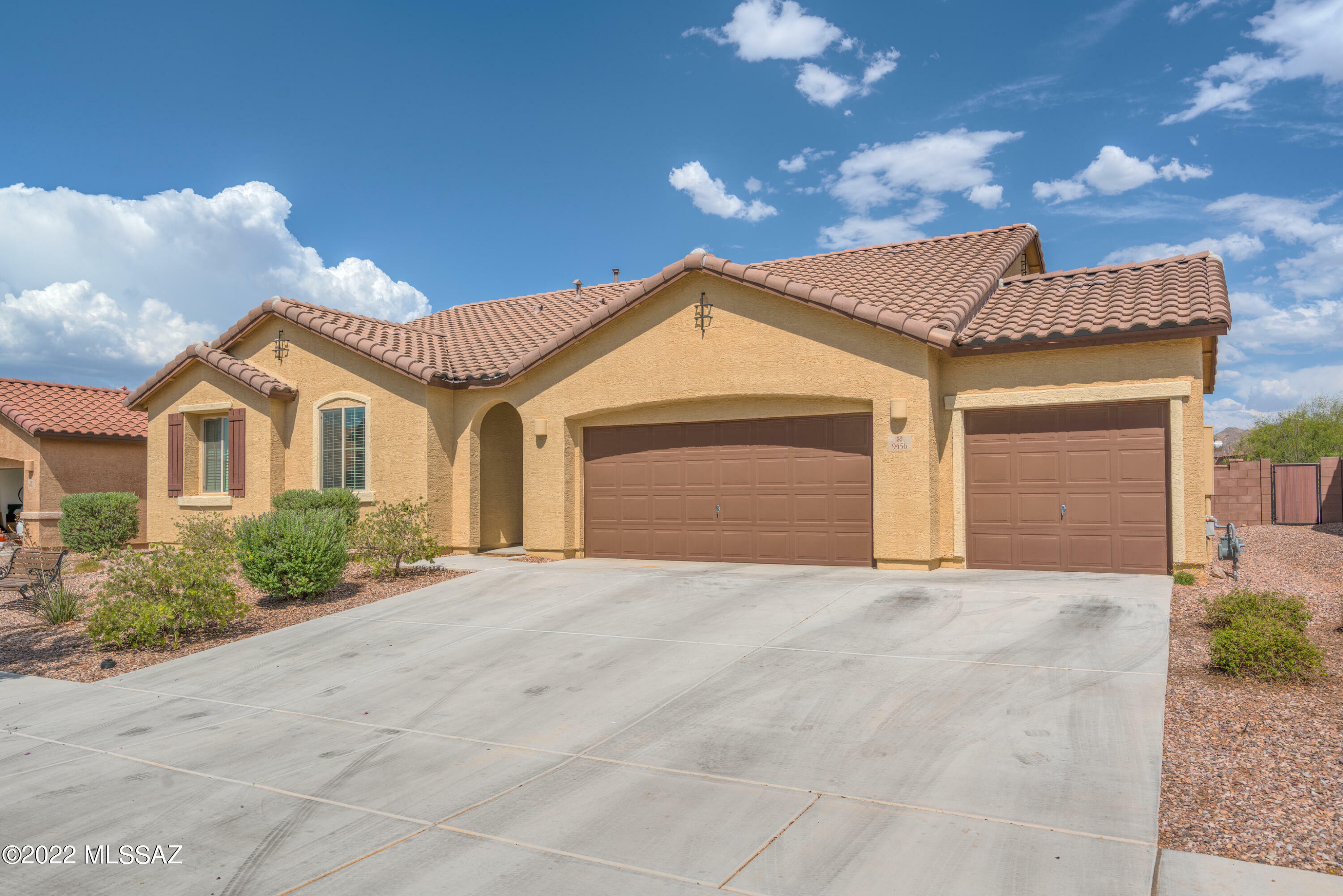 Property Photo:  9456 E Adriana Way  AZ 85641 