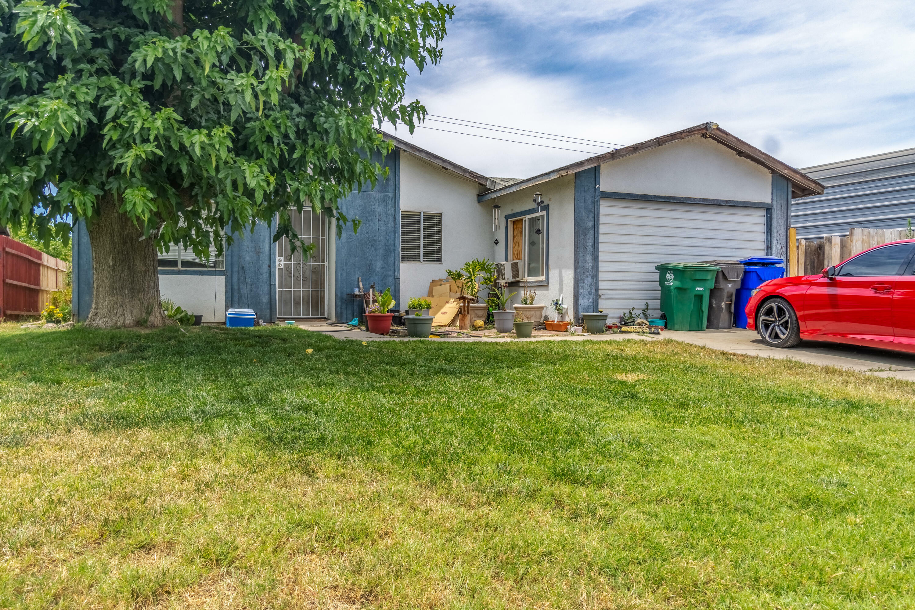 Property Photo:  769 N Virginia Avenue  CA 93223 