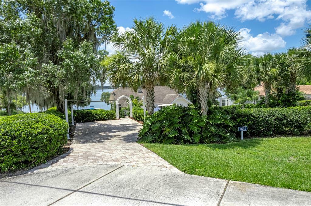 Property Photo:  1632 Highland Park Drive S  FL 33898 