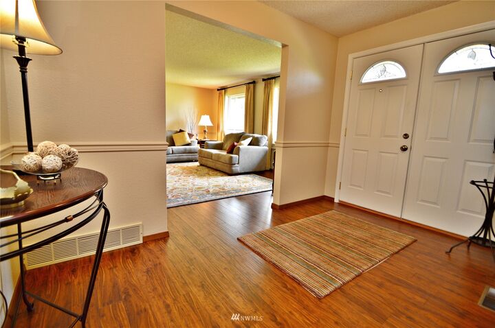 Property Photo: 1102 Pike Street NE WA 98002