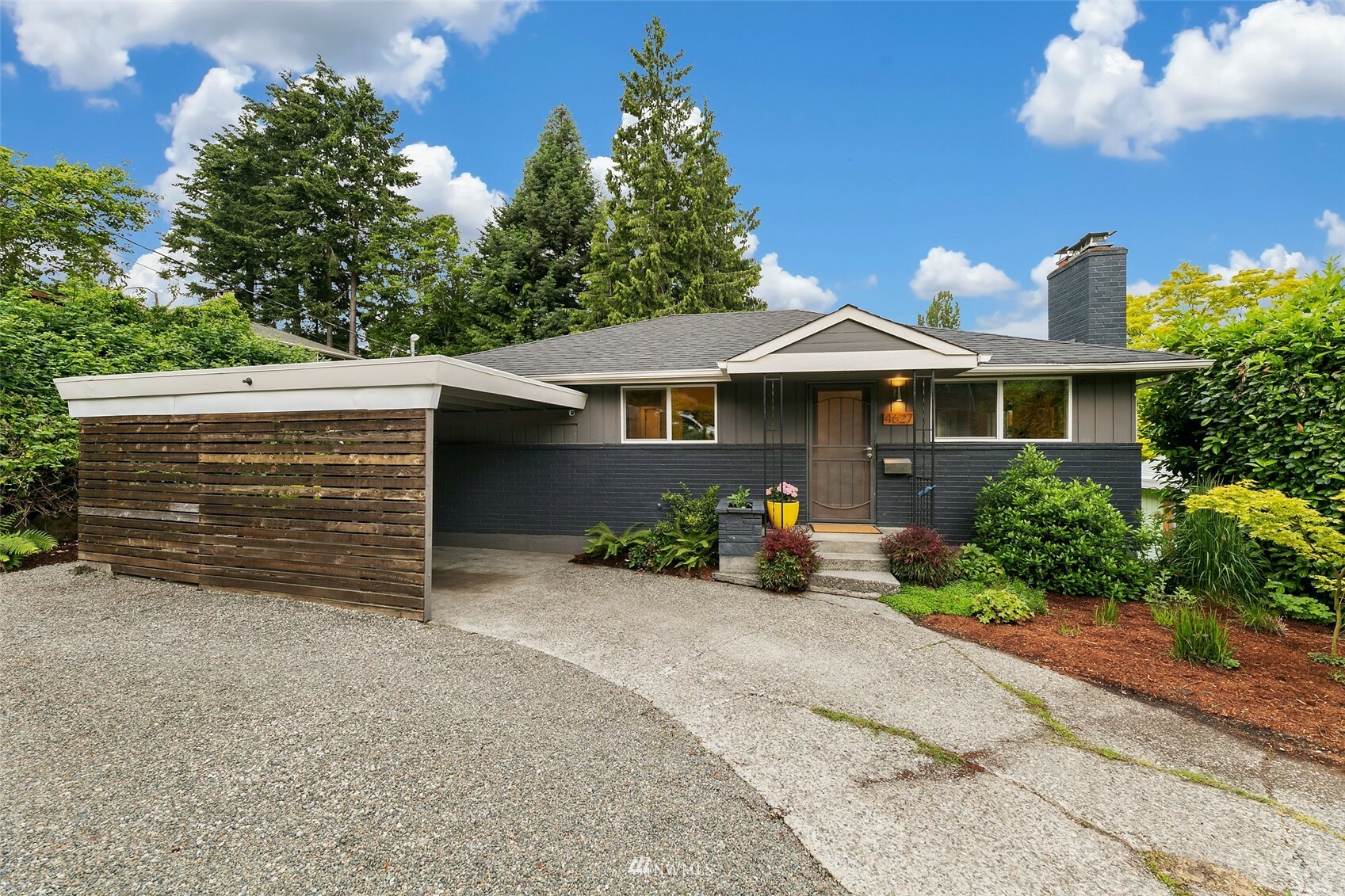 Property Photo:  4627 47th Avenue S  WA 98118 