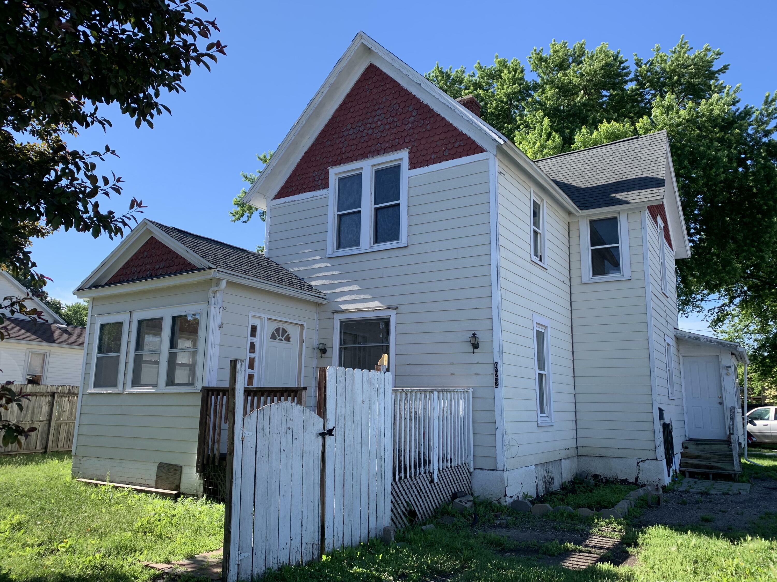 Property Photo:  922 Mamie Eisenhower Avenue  IA 50036 