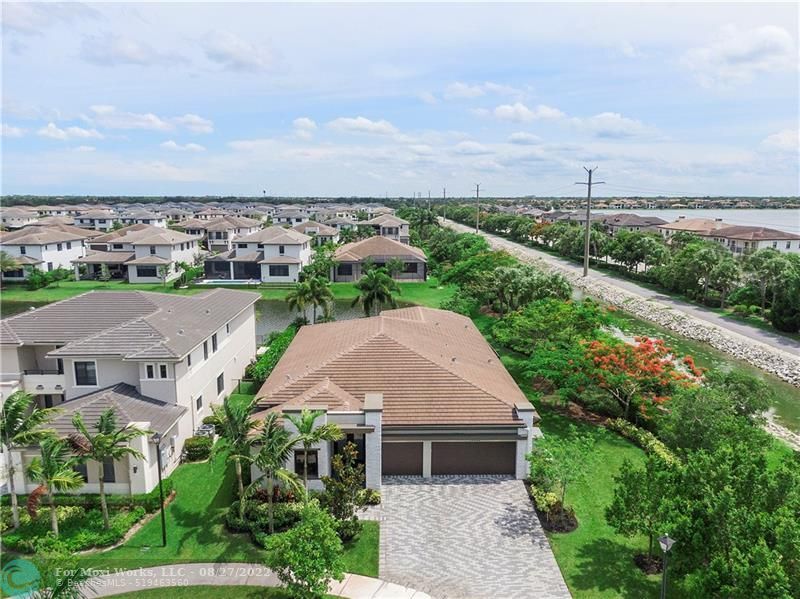 Property Photo: 10950 Shore St FL 33076