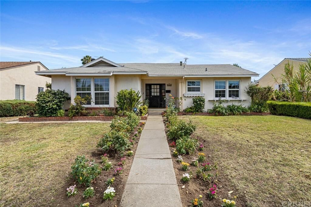 Property Photo:  19004 Victory Boulevard  CA 91335 