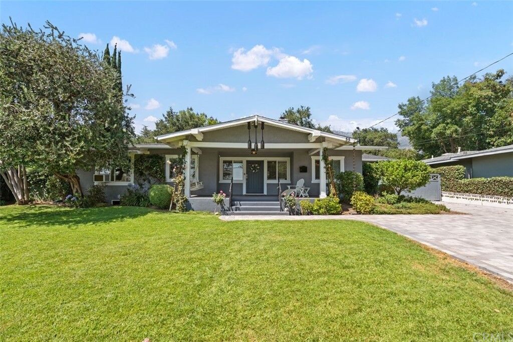 Property Photo:  55 W Altadena Drive  CA 91001 