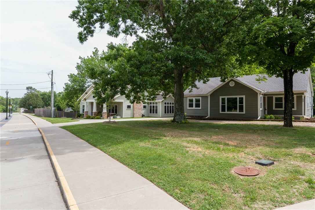 Property Photo:  1940 N Old Wire Road  AR 72703 